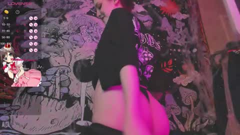 Kissthasky online show from November 8, 4:12 pm