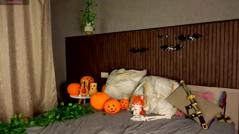 The sexy fox Kitsune online show from November 2, 8:01 pm