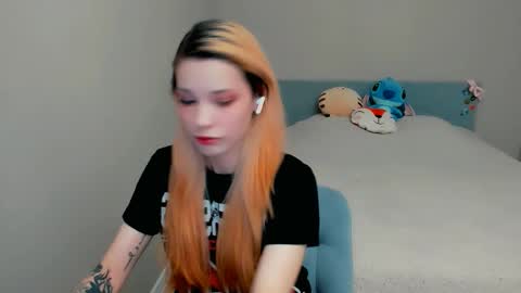 Snapshot of kitten_alisa chatting on October 13, 7:05 pm Alissa online show from October 13, 7:05 pm