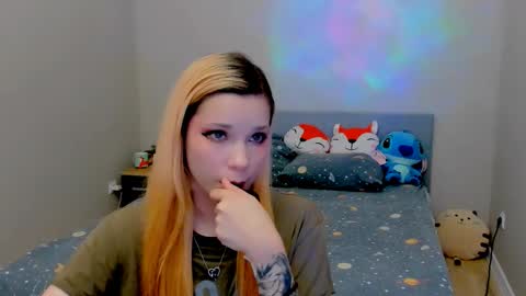 Snapshot of kitten_alisa chatting on October 3, 7:52 pm Alissa online show from October 3, 7:52 pm