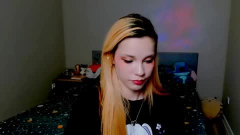 Snapshot of kitten_alisa chatting on October 1, 5:40 pm Alissa online show from October 1, 5:40 pm