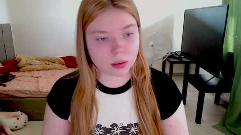 Jennyblonde and Emmabrunette online show from March 29, 11:42 am