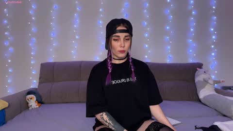 Snapshot of kittie_bear chatting on January 19, 6:32 pm Veronica online show from January 19, 6:32 pm
