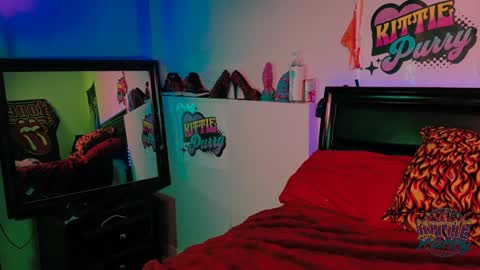Snapshot of kittiepurry chatting on February 26, 5:13 am Kittie Purry online show from February 26, 5:13 am