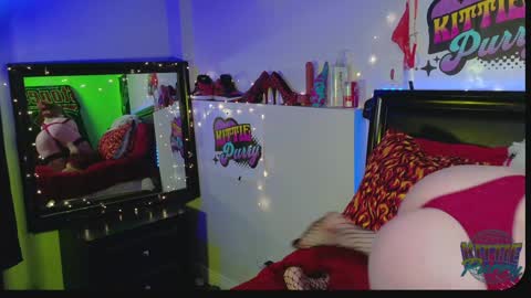 Snapshot of kittiepurry chatting on February 9, 4:36 am Kittie Purry online show from February 9, 4:36 am