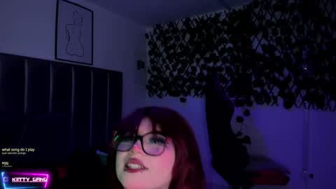 Snapshot of kitty_gang chatting on October 18, 3:20 am Camila online show from October 18, 3:20 am