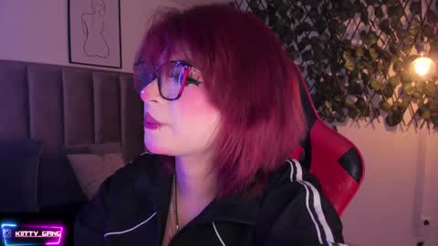 Snapshot of kitty_gang chatting on September 19, 2:43 am Camila online show from September 19, 2:43 am