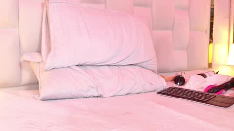 kitty  online show from October 13, 6:38 am