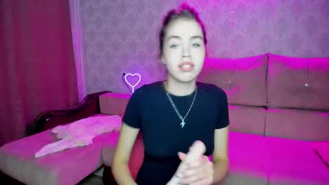 Snapshot of kitty_mila18 chatting on September 24, 11:53 am kitty mila online show from September 24, 11:53 am
