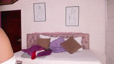 Snapshot of kitty_pam chatting on January 9, 8:33 pm Kitty online show from January 9, 8:33 pm
