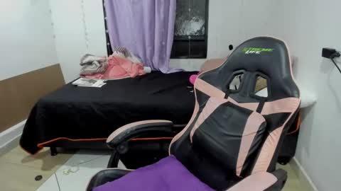 violet online show from February 18, 5:53 am