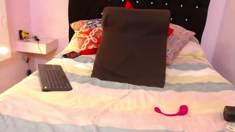 Snapshot of kittybonx chatting on February 4, 2:17 am paola online show from February 4, 2:17 am