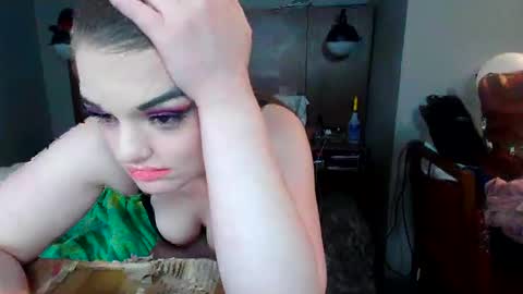 Snapshot of kittykat_1999 chatting on January 25, 11:13 am kittykat 1999 online show from January 25, 11:13 am