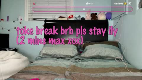 Snapshot of kittymarie28 chatting on February 6, 9:06 pm kitty online show from February 6, 9:06 pm