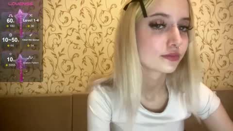 kittywithu online show from October 22, 5:29 pm