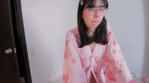 Snapshot of kiwi____ chatting on January 28, 5:14 pm Little piece of fruit online show from January 28, 5:14 pm