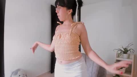 Snapshot of kiwi____ chatting on February 8, 8:53 pm Little piece of fruit online show from February 8, 8:53 pm