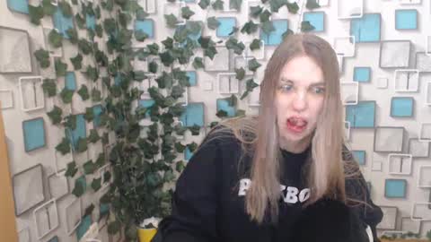 Snapshot of klerkarina chatting on March 3, 5:58 am klerkarina online show from March 3, 5:58 am