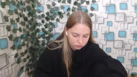 Snapshot of klerkarina chatting on October 3, 6:40 am klerkarina online show from October 3, 6:40 am