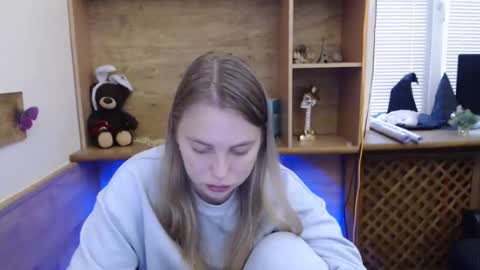 Snapshot of klerkarina chatting on October 19, 7:10 am klerkarina online show from October 19, 7:10 am