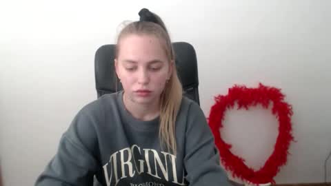 Snapshot of klerkarina chatting on October 20, 7:33 am klerkarina online show from October 20, 7:33 am