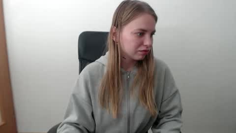 Snapshot of klerkarina chatting on October 18, 6:49 am klerkarina online show from October 18, 6:49 am