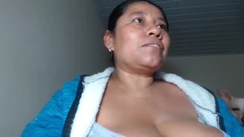 Snapshot of kloe_boobs chatting on October 1, 4:06 am Kloe online show from October 1, 4:06 am