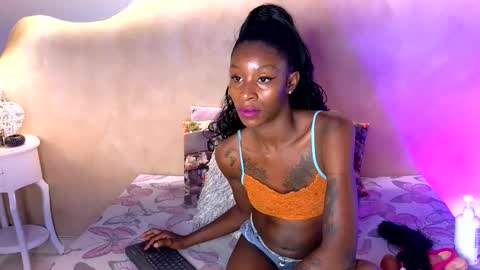 K L O E online show from November 27, 7:28 pm