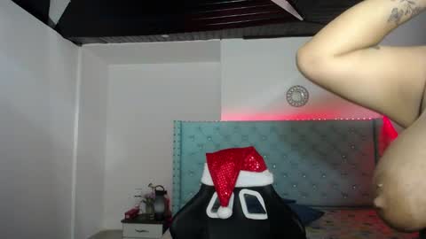 Snapshot of kriss_sweetboobs chatting on December 31, 12:04 pm kriss_sweetboobs online show from December 31, 12:04 pm