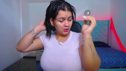 Snapshot of kriss_sweetboobs chatting on January 10, 11:00 am kriss_sweetboobs online show from January 10, 11:00 am