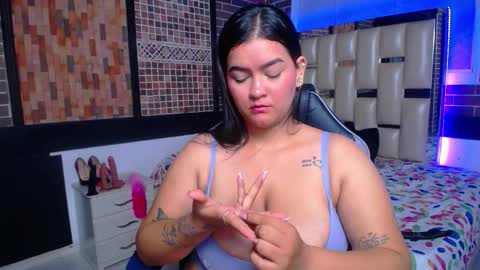 Snapshot of kriss_sweetboobs chatting on October 10, 1:49 pm kriss_sweetboobs online show from October 10, 1:49 pm