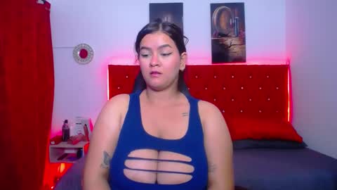Snapshot of kriss_sweetboobs chatting on February 5, 2:37 pm kriss_sweetboobs online show from February 5, 2:37 pm