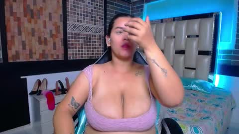 Snapshot of kriss_sweetboobs chatting on October 3, 1:27 pm kriss_sweetboobs online show from October 3, 1:27 pm