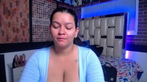 Snapshot of kriss_sweetboobs chatting on October 7, 12:31 pm kriss_sweetboobs online show from October 7, 12:31 pm