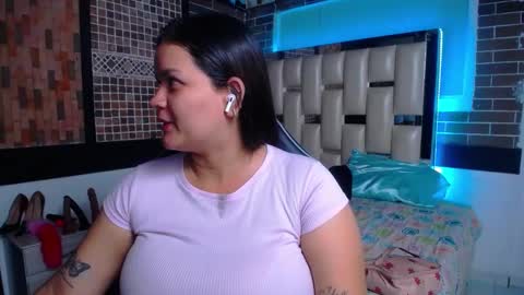 Snapshot of kriss_sweetboobs chatting on October 1, 12:43 pm kriss_sweetboobs online show from October 1, 12:43 pm