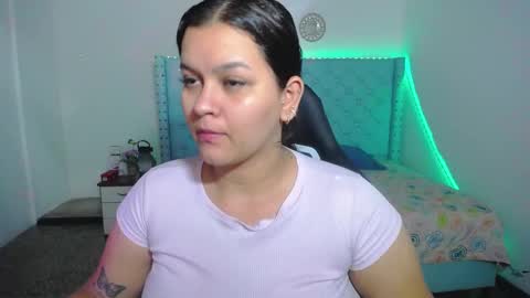 Snapshot of kriss_sweetboobs chatting on January 5, 12:31 pm kriss_sweetboobs online show from January 5, 12:31 pm