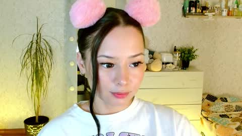 Snapshot of kristina0001 chatting on October 25, 4:36 pm Kristina online show from October 25, 4:36 pm