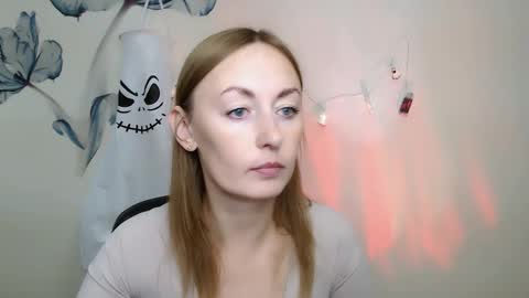 Snapshot of kristinahech_ chatting on October 20, 6:38 am Kristi online show from October 20, 6:38 am