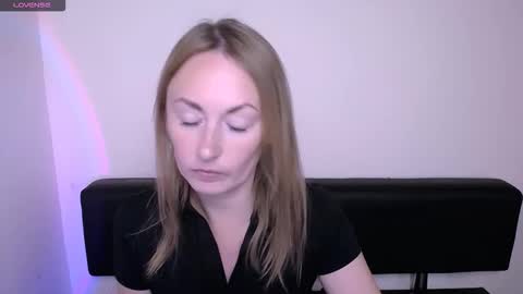 Snapshot of kristinahech_ chatting on September 28, 9:14 am Kristi online show from September 28, 9:14 am