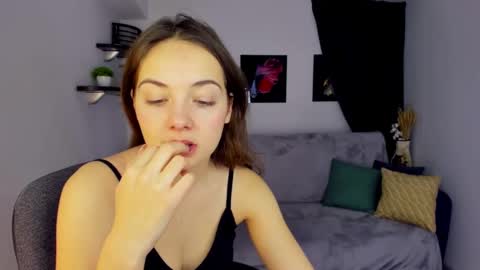 Snapshot of kristinalevis chatting on January 25, 1:14 pm Kristina online show from January 25, 1:14 pm