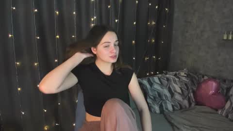 Snapshot of kristinalevis chatting on February 21, 4:16 pm Kristina online show from February 21, 4:16 pm