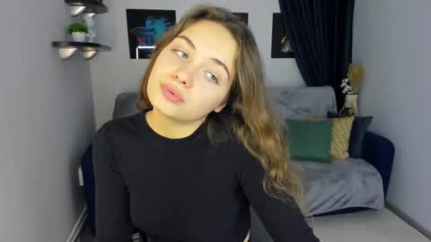Snapshot of kristinalevis chatting on December 11, 4:31 pm Kristina online show from December 11, 4:31 pm