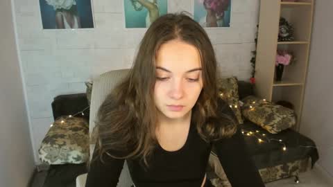 Snapshot of kristinalevis chatting on December 25, 4:22 pm Kristina online show from December 25, 4:22 pm