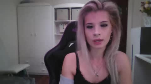 KristineAmore online show from October 1, 2:22 pm