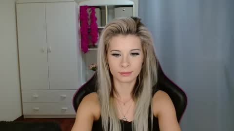 KristineAmore online show from October 28, 4:13 pm