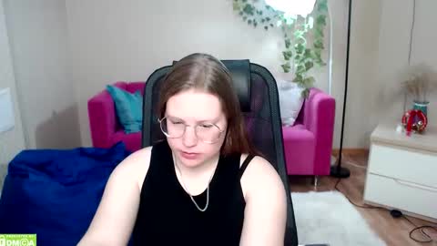 kuri_u online show from February 5, 8:39 am