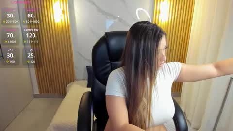 Snapshot of kylie_jones6 chatting on October 6, 2:39 am KYLIE online show from October 6, 2:39 am
