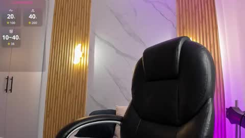 Snapshot of kylie_jones6 chatting on October 11, 3:55 am KYLIE online show from October 11, 3:55 am