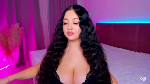 Snapshot of kylie_lips chatting on February 2, 6:31 pm Kylie Lips online show from February 2, 6:31 pm