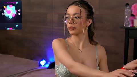 Snapshot of kyliejoyce chatting on December 19, 9:49 pm Kylie online show from December 19, 9:49 pm